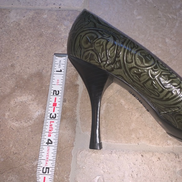 NWOT BCBGirls pointy pumps - Picture 9 of 11